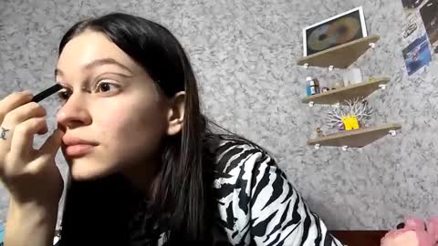 Snapshot of viviennebuiles chatting on October 14, 2:42 pm Alexa online show from October 14, 2:42 pm