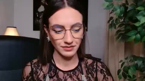 Vivienne online show from April 15, 5:16 pm