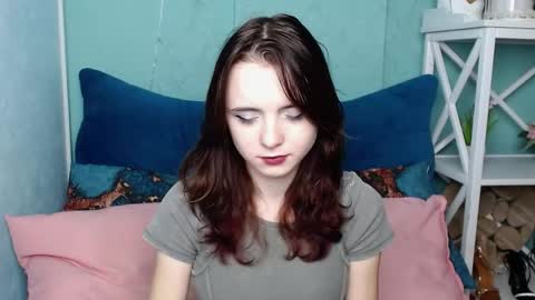 Snapshot of viviennero chatting on October 9, 5:02 am Mary online show from October 9, 5:02 am