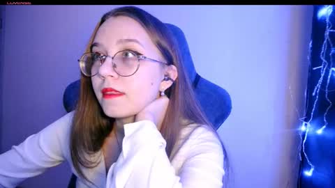 vivivivikkie online show from March 3, 9:55 pm