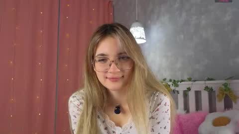 vivyboo111 online show from December 15, 8:05 pm