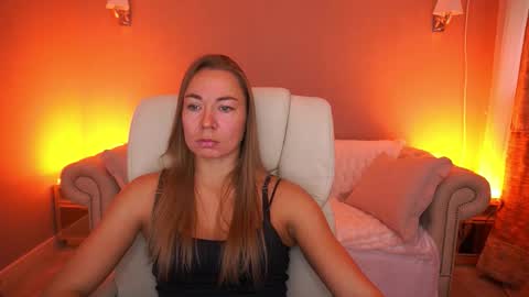 Snapshot of vixenmuse chatting on October 9, 7:36 am Ur Lady online show from October 9, 7:36 am