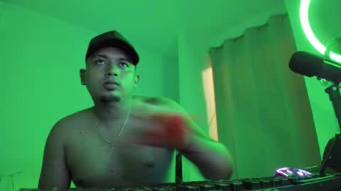 volt_boy57 online show from November 4, 5:53 am