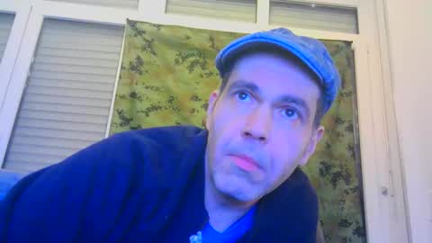 voyeuredeluxe online show from January 14, 6:10 am