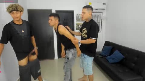 voyeurism_guys online show from March 22, 11:09 pm