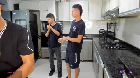 voyeurism_guys online show from November 4, 11:06 pm