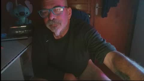 oscar online show from November 14, 10:22 pm