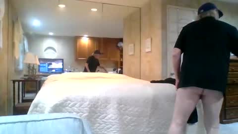 w3llbit online show from December 3, 6:19 pm