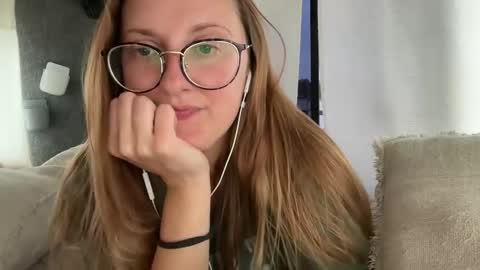 Jade  Adonis online show from April 6, 10:00 pm