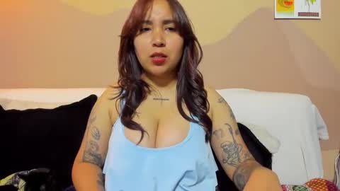 Snapshot of waningrosee chatting on October 18, 12:15 am Waningrose Lu online show from October 18, 12:15 am