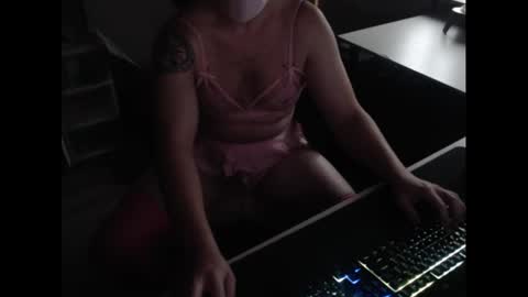 Snapshot of watchmehnnng chatting on October 20, 1:05 pm Nicki Rogers online show from October 20, 1:05 pm