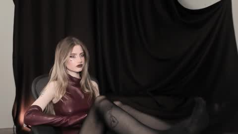 waterfallwoods online show from December 21, 8:43 am