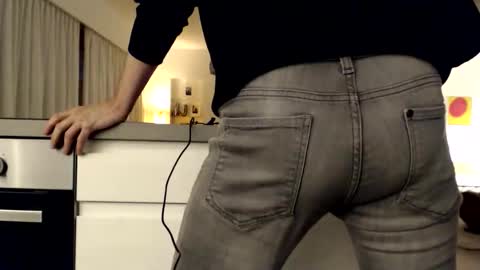 wave3210 online show from December 3, 4:40 pm