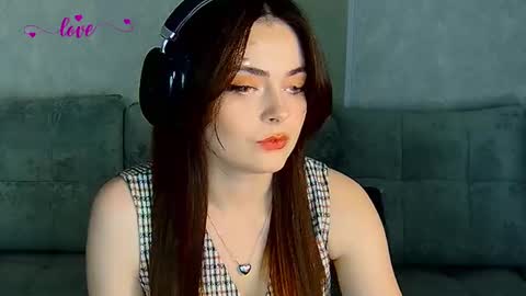 Alice online show from March 1, 6:00 pm