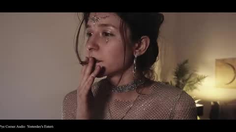 Coraline online show from December 21, 8:10 pm