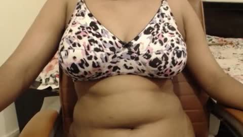 Snapshot of webshowxxx chatting on October 9, 7:47 am mina online show from October 9, 7:47 am