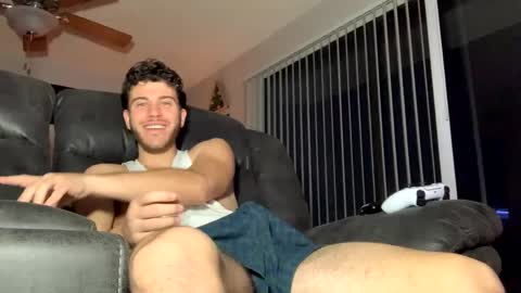 Snapshot of wentbrokeonstrippers chatting on December 5, 9:33 am Topjitt online show from December 5, 9:33 am
