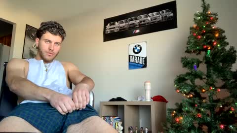 Snapshot of wentbrokeonstrippers chatting on December 4, 8:34 pm Topjitt online show from December 4, 8:34 pm