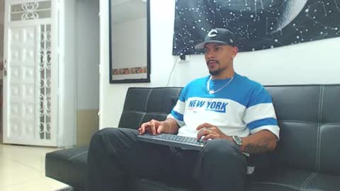 Wesley Rogger online show from December 3, 12:09 am