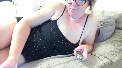Snapshot of wetladyjoy chatting on October 8, 9:04 am Amy online show from October 8, 9:04 am