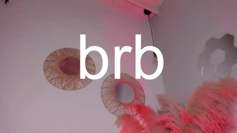 Snapshot of whiite_snow_ chatting on February 13, 6:37 pm Sara online show from February 13, 6:37 pm
