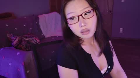 whispersofdarsy online show from April 18, 6:32 pm