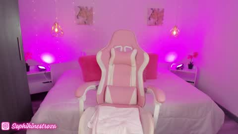 Snapshot of whiteatenea chatting on February 26, 8:06 am whiteatenea online show from February 26, 8:06 am