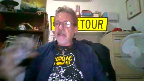 whiteboomer online show from April 8, 12:30 pm