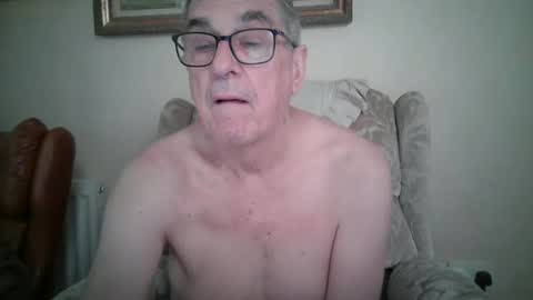 whitebriefs009 online show from December 20, 9:38 am