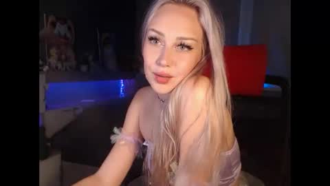 Snapshot of whitekittykitten chatting on October 7, 2:46 pm Whitekittykitten online show from October 7, 2:46 pm