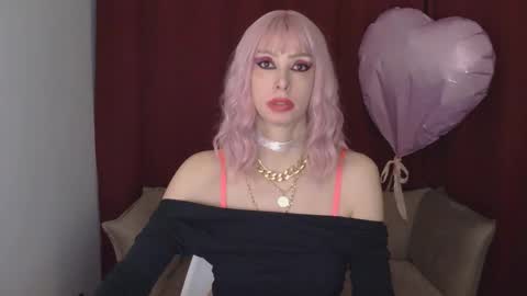 White Queen online show from February 18, 4:36 pm