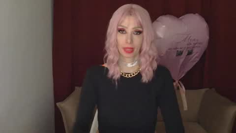 White Queen online show from February 16, 6:43 pm