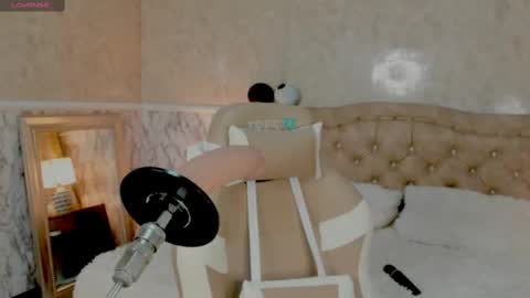 Snapshot of whitneybrown_ chatting on October 7, 4:52 am Whitney online show from October 7, 4:52 am