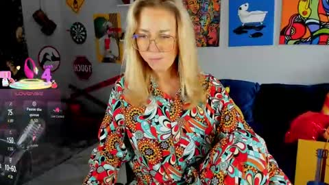 whitneypunnch online show from May 11, 5:47 am