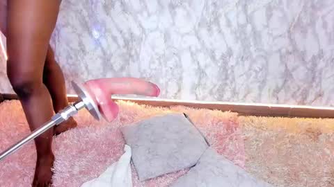 Snapshot of whitneyyfox chatting on February 25, 1:41 am whitneyyfox online show from February 25, 1:41 am