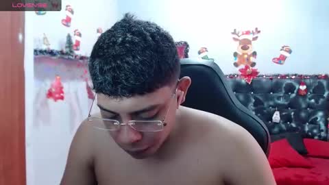 Snapshot of wiilliam_20 chatting on December 23, 1:45 pm wiilliam online show from December 23, 1:45 pm