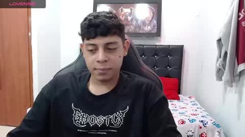 Snapshot of wiilliam_20 chatting on February 17, 3:44 pm wiilliam online show from February 17, 3:44 pm