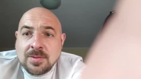 WikiBitch online show from October 10, 9:30 pm