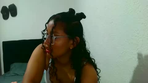Snapshot of wild_moanaa chatting on October 1, 1:48 am Jennifer wild online show from October 1, 1:48 am
