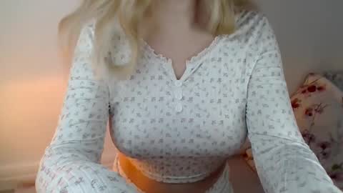 Ella online show from February 25, 1:10 pm