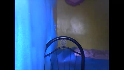 wild_sunflower11 online show from September 23, 4:17 am