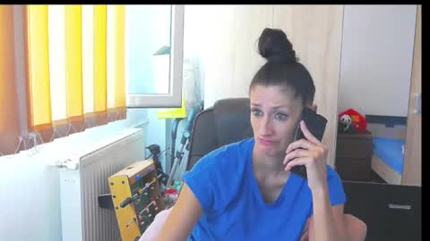 Snapshot of wildbea23 chatting on September 22, 11:25 am Bea online show from September 22, 11:25 am