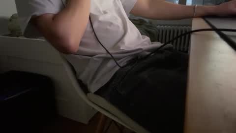 wilddesire18 online show from December 5, 4:05 pm