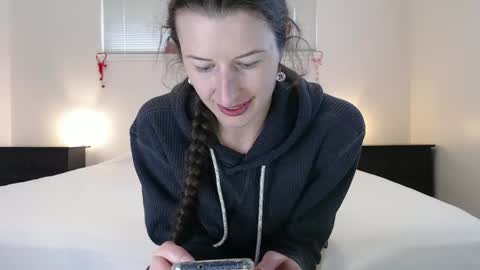 WildRose L - check my Pinned tweet if you dont see me online within 5 minutes after Ive sent email notifications online show from February 24, 12:09 am