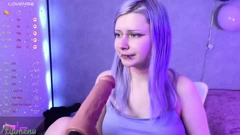 Your virtual girlfriend online show from December 6, 7:17 pm