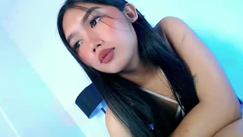 LE XI online show from March 10, 4:44 pm