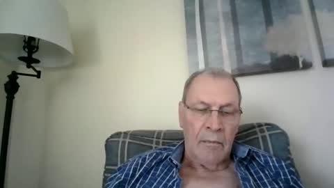 Snapshot of willnedoher chatting on December 14, 2:00 pm Willhedoher online show from December 14, 2:00 pm