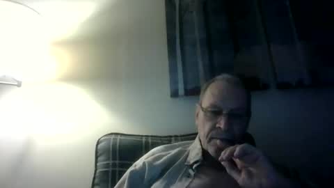 Snapshot of willnedoher chatting on December 19, 1:40 pm Willhedoher online show from December 19, 1:40 pm