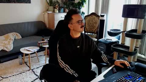 cream36 online show from November 13, 7:55 am