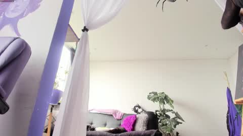 Snapshot of witchofhearts chatting on October 16, 4:39 pm Luna Violeta A r t i s t online show from October 16, 4:39 pm